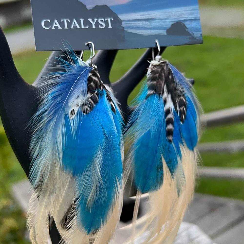 Blue Cream Grizzly Feather Leather Earrings NWT